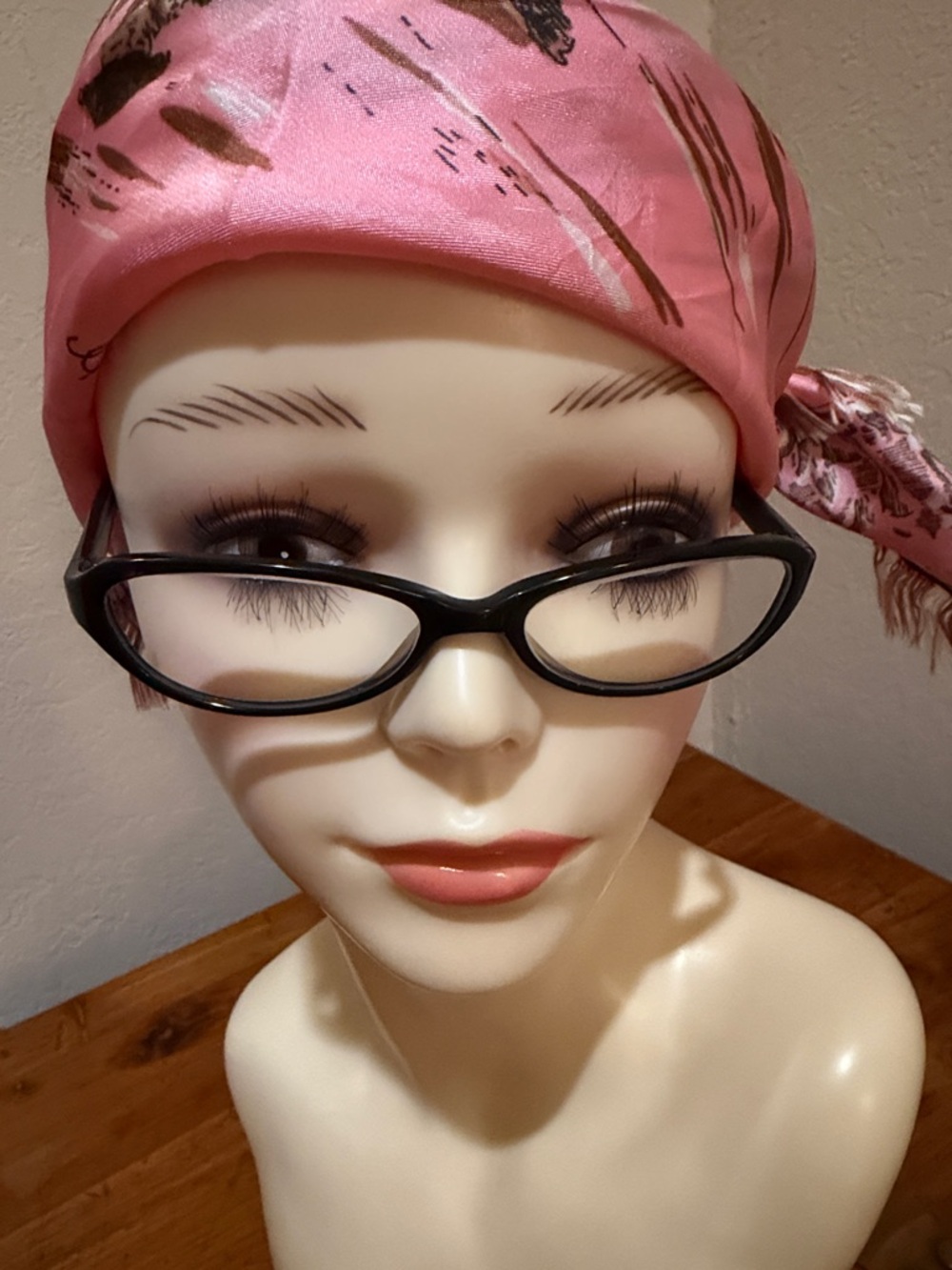 Modo Y2K  Black Cat-Eye Oval Glasses — Sleek Fashion Frame